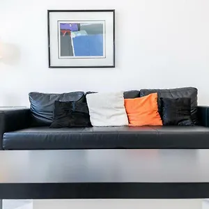 Lovely With River Views And Parking Málaga
